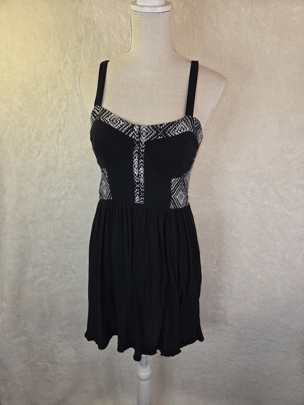 Empyre Pacsun Embroidered Open Back Festival Black Mini Dress Sz M